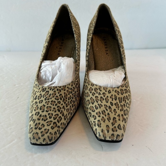 New Caressa Leopard Print Pumps - Picture 3 of 8